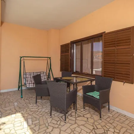 公寓 2 Bedroom Gorgeous In *